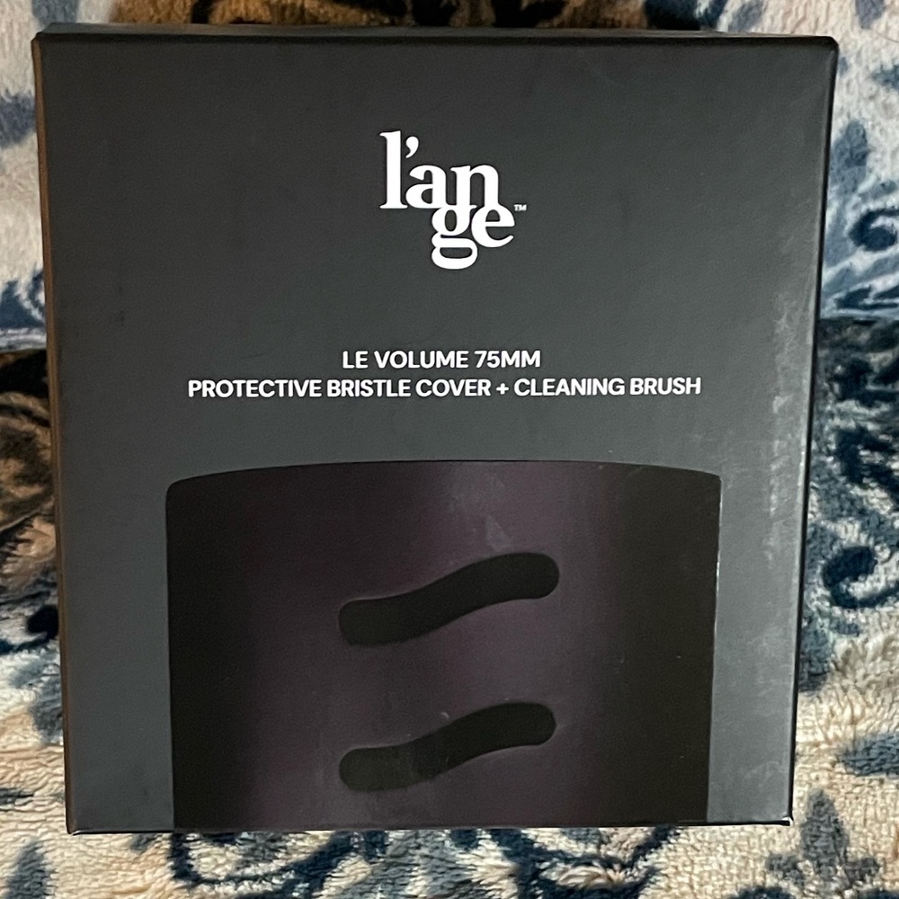 Lange Le Volume bristle cover and cleaning brush